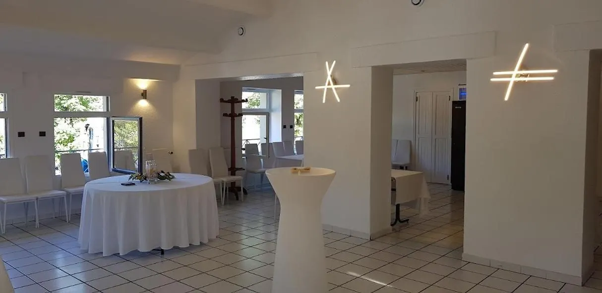 Pavillon Du Lac Saint-Etienne  Bed & Breakfast